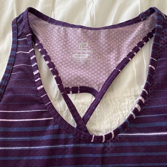 Workout Outfit - Tank & Capris - Picture 3 of 7